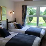 Link House Konukevi 4*