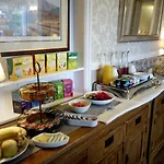 Link House Konukevi 4*